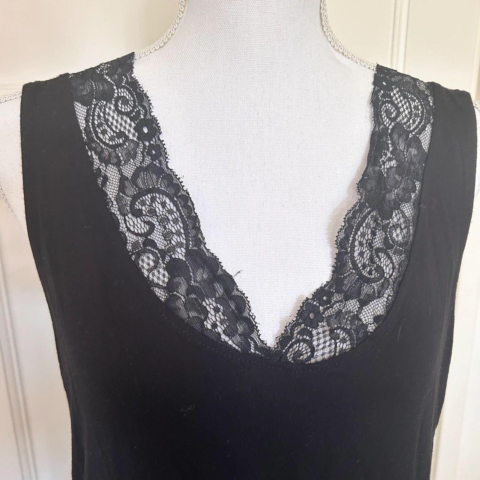 MS Mode Top sin mangas negro con encaje en el borde – Talla M – photo 2